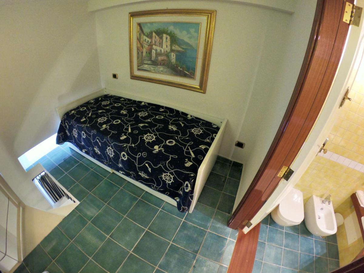 Hotel Ausonia Naples Luaran gambar